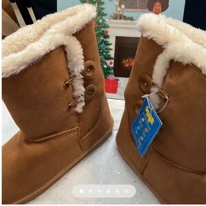 Step Cozy Full Fur Lined  Kids Boots. Cute Button Details. Kids Size 3